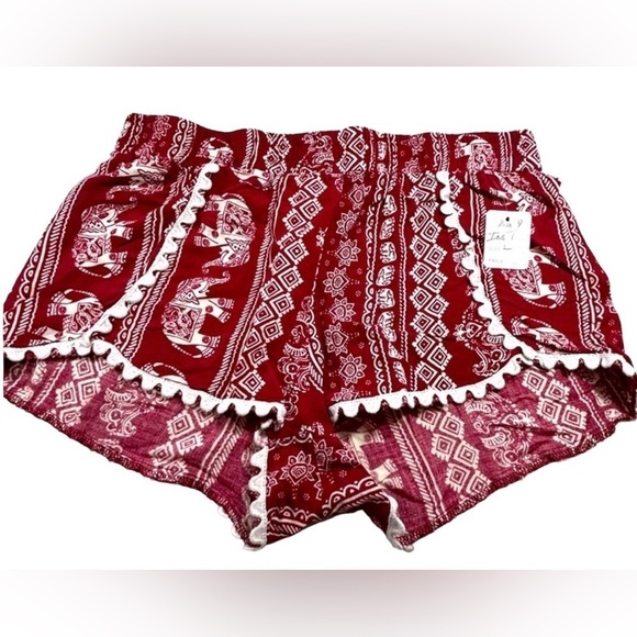 Pants - D15.4 Tribal Pom Pom Elephant red and cream shorts L